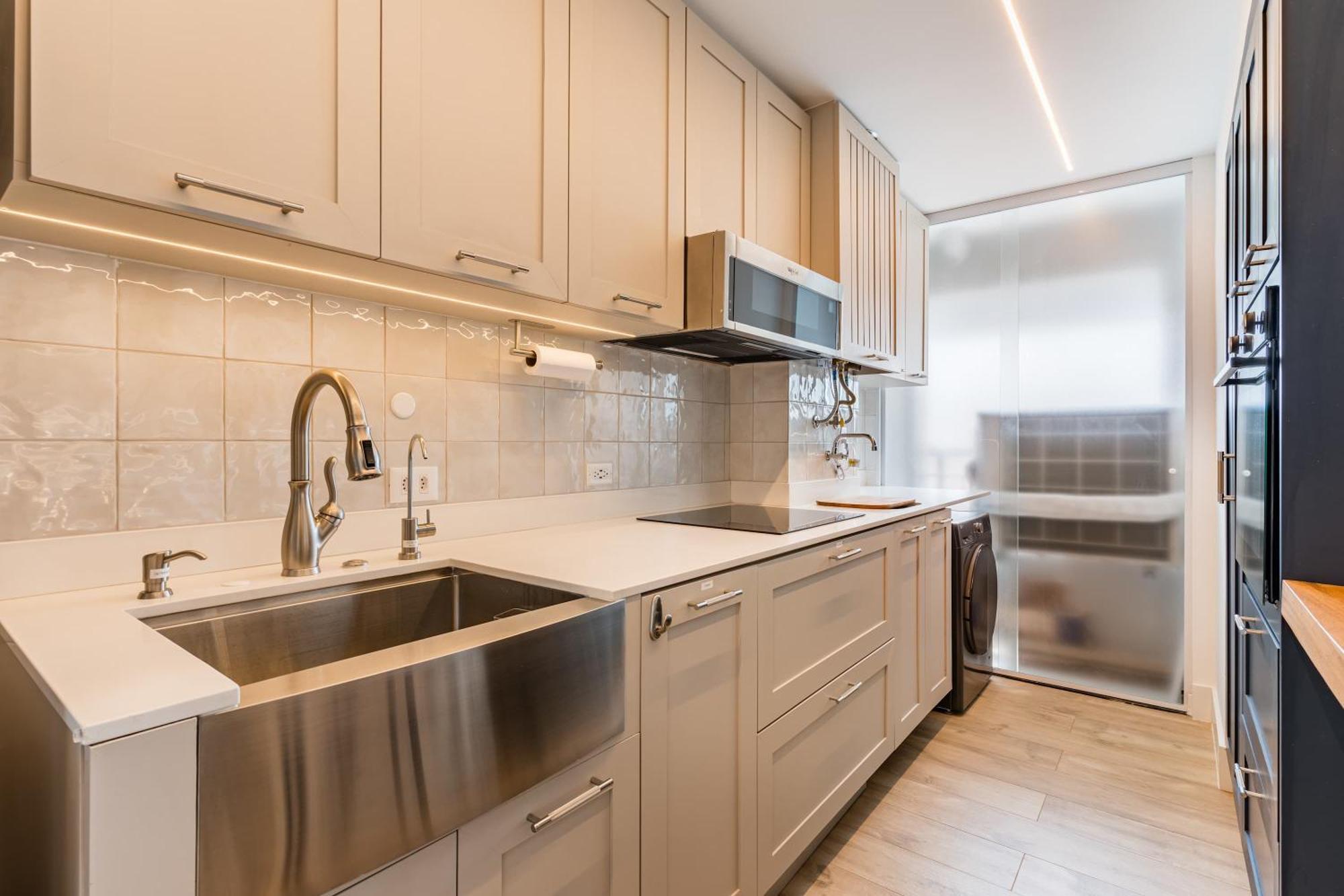 #ab2610 - Cyclinn Texas Style Apartment